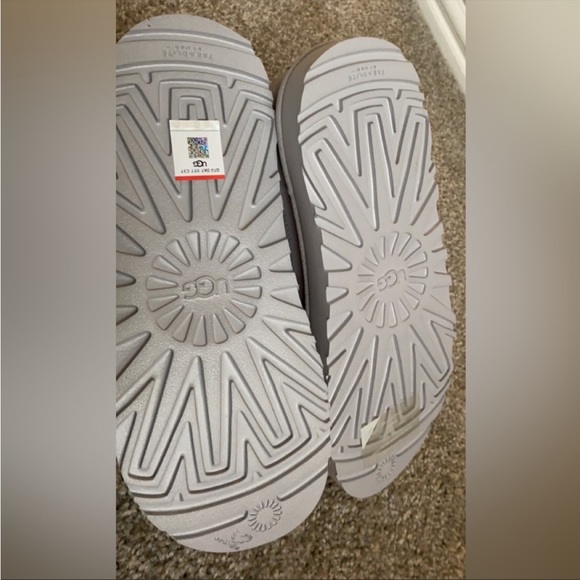 UGG Gray Slides New Condition - Picture 5 of 6